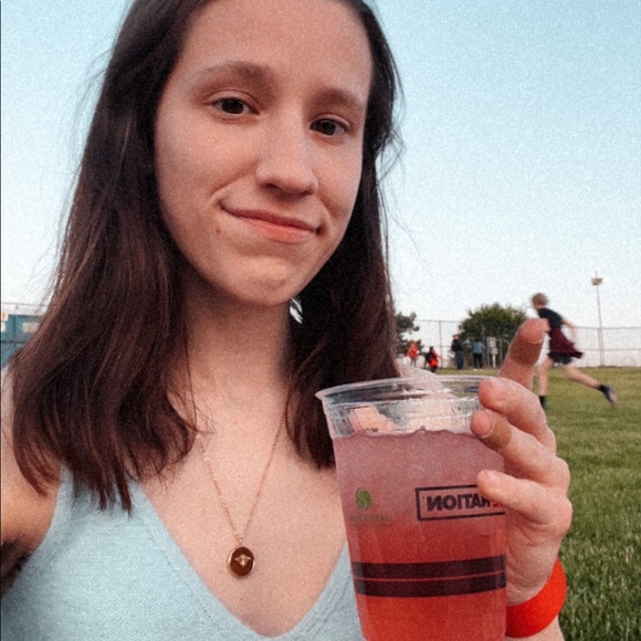 Meet your Posher, Gabrielle - Picture 2 of 4